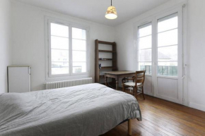 Гостиница Chambres meublées chez l'habitant dans appartement proche gare sncf  Крей